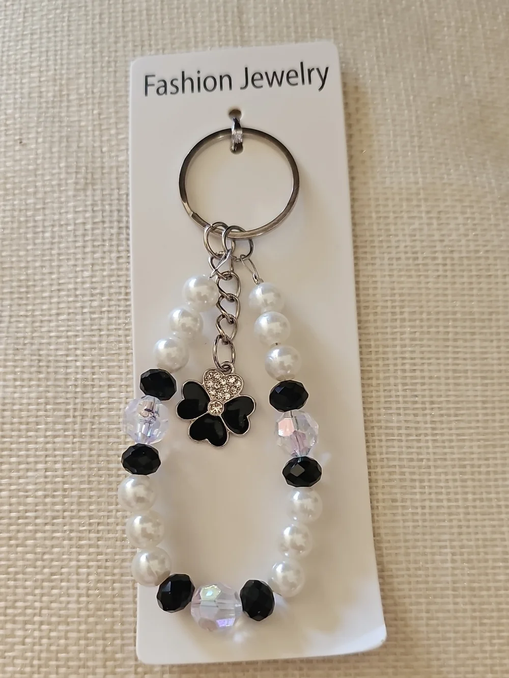 Fashion Jewelry Black & White Pearl Keychain with Clover Charm